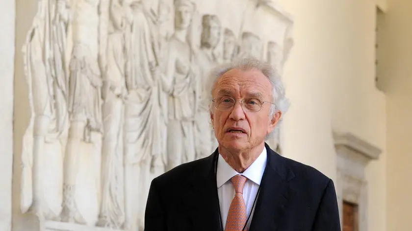 Il presidente del Cds di Intesa Sanpaolo, Giovanni Bazoli a Roma, 9 luglio 2013. ANSA / ETTORE FERRARI