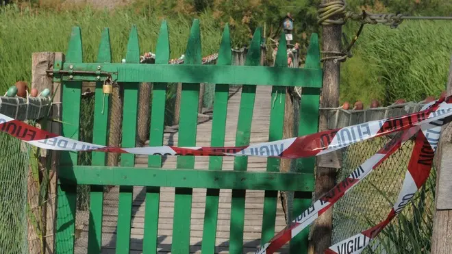 CAORLE - FGAVAGNIN - DE POLO - ACCESSO AL CASONE INCENDIATO CON NASTRO DEI VIGILI DEL FUOCO