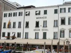 Morsego Interpress/M.Tagliapietra Venezia 07.06.2012.- Imbrattata la Hall dell Hotel Monaco & Gran Canal.