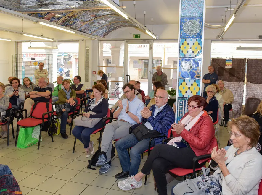 Foto Agenzia Candussi/ Scattolin / Mestre, Via Piave 67/ Negozio Piave 67 - Presentazione Associazione 'Di Casa'