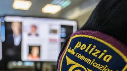 Un'immagine del Cnaipic, il Centro nazionale anticrimine informatico della Polizia postale, che in un'??ndagine coordinata dalla Procura di Roma, ha scoperto e smantellato una centrale di cyberspionaggio che per anni ha raccolto notizie riservate e dati sensibili su politici, istituzioni, pubbliche amministrazioni, studi professionali e imprenditori di livello nazionale. Due le persone arrestate, trovate in possesso di un database con oltre 18mila username. Roma, 10 gennaio 2017. ANSA/ MASSIMO PERCOSSI