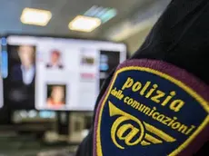 Un'immagine del Cnaipic, il Centro nazionale anticrimine informatico della Polizia postale, che in un'??ndagine coordinata dalla Procura di Roma, ha scoperto e smantellato una centrale di cyberspionaggio che per anni ha raccolto notizie riservate e dati sensibili su politici, istituzioni, pubbliche amministrazioni, studi professionali e imprenditori di livello nazionale. Due le persone arrestate, trovate in possesso di un database con oltre 18mila username. Roma, 10 gennaio 2017. ANSA/ MASSIMO PERCOSSI