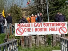 DORO-FOTOPIRAN-VIGONOVO-PROTESTA ELETTRODOTTO