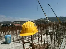 20090909 - ANDORA (IMPERIA) - FIN - EDILIZIA: ANCE, VIA A CANTIERI O RISCHIO 250 MILA POSTI. Una foto d'archivio di un cantiere edile...ANSA/LUCA ZENNARO/DC