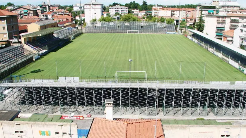 BIANCHI VIA BARACCA: STADIO BARACCA IN VIA BARACCA MESTRE