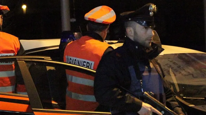 POLONI TREVISO POSTO DI BLOCCO CARABINIERI CONTROLLI IN V.LE DELLA REPUBBLICA