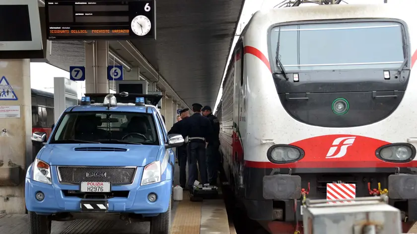 La polizia ferroviaria alla stazione di Santa Lucia