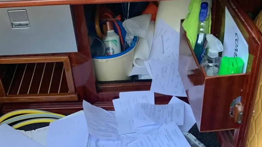 L'interno di uno dei taxi presi di mira dai ladri