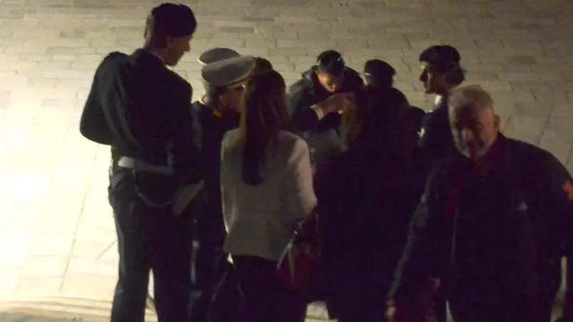 Interpress/Mazzega Venezia, 20.04.2016.- Polizia Locale, Controlli in Campo Santa Margherita.- nella foto controllano tre persone visibilmente alterate