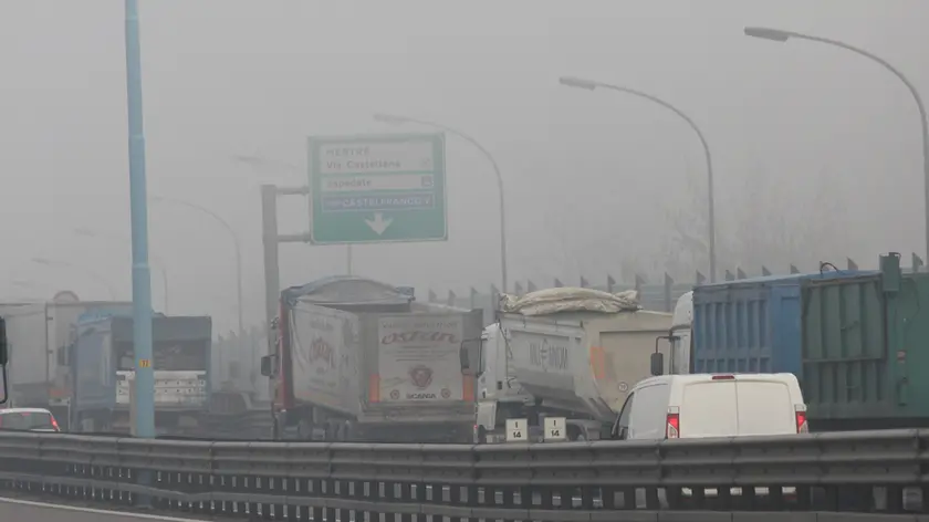 MESTRE: TRAFFICO PARALIZZATO PER INCEDENTI CAUSATI DALLA NEBBIA