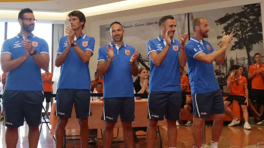 Foto Agenzia Candussi/ Baschieri/ Mestre, centro comm.le Auchan/ Presentazione della squadra del Mestre FC ed incontro coi tifosi