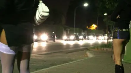 26.09.2006 Venezia Mestre, via Terraglio. Pattuglie dei carabinieri controllano passaporti e visti alle prostitute. © Grazia Fiore/Unionpress