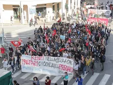 Sciopero generale del 14 novembre di studenti e lavoratori per le vie del centro di Mestre