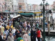 Interpress/Mazzega Tantucci Venezia, 16.08.2014.- Turismo a Venezia.- Nella foto a Rialto