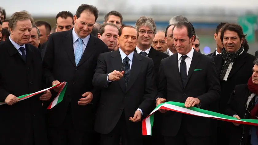 L’inaugurazione del Passante di Mestre: da sinistra Altero Matteoli, Giancarlo Galan, Silvio Berlusconi, Luca Zaia e Renato Brunetta