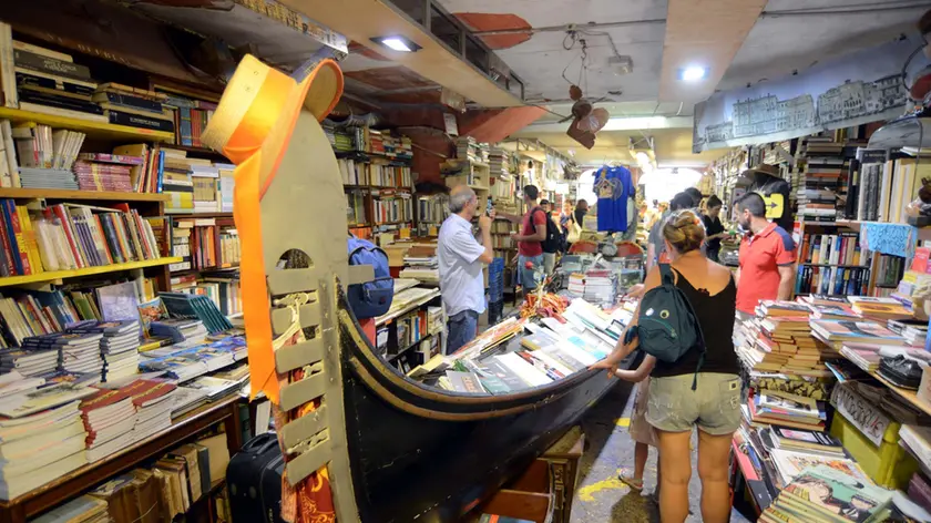 La libreria più nota di Venezia, la Acqua Alta