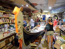 La libreria più nota di Venezia, la Acqua Alta