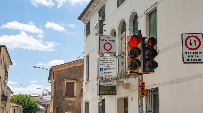 cartelli ZTL MIrano - Via Bastia Fuori -