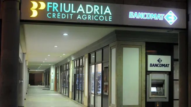 COLUCCI FGAVAGNIN SAN DONA banca in piazza 4 novembre COLUCCI FGAVAGNIN SAN DONA banca in piazza 4 novembre
