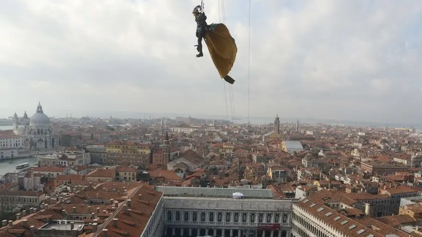 Interpress\M.Tagliapietra Venezia 15.02.2015.- Volo dell'aquila, Giusy Versace, viste dall'alto.