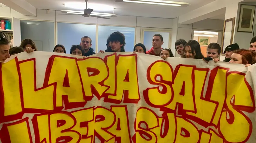 Lo striscione del Centro sociale Rivolta per Ilaria Salis