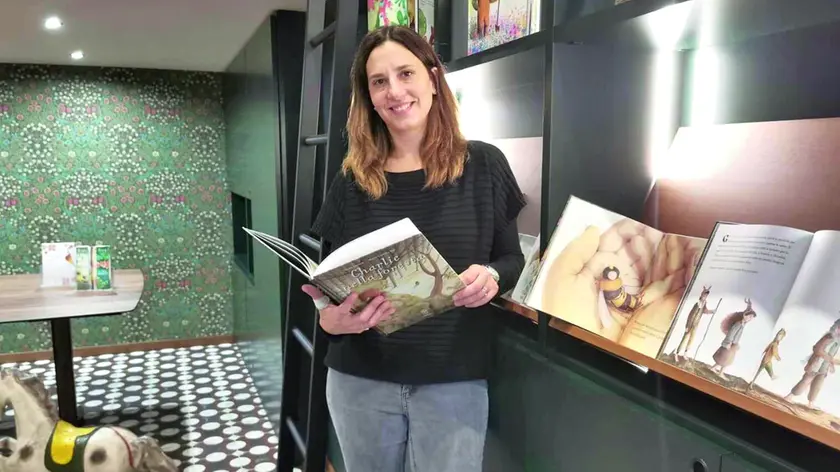 Silvia Zanardi, editore e giornalista, all’interno del nuovo spazio che inaugura domani pomeriggio