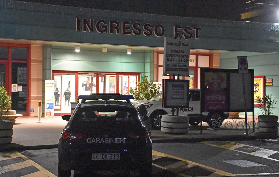 SAN DONA' - DINO TOMMASELLA - SCATTOLIN - RAPINA ALLA GIOELLERIA BURATTO ALL'INTERNO DEL CENTRO PIAVE - CARABINIERI IN SOPRALLUOGO