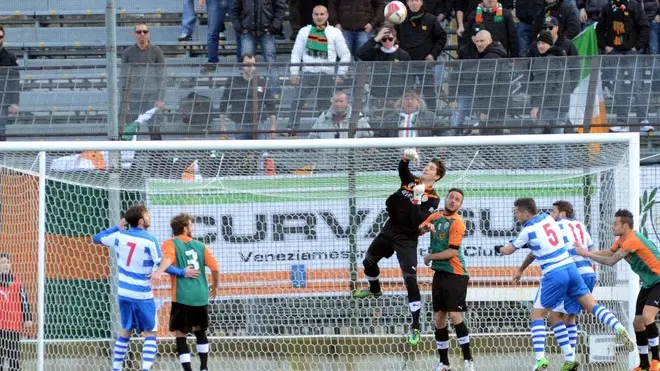 INTERPRESS/TAGLIAPIETRA.CALCIO. VENEZIA- PRO PATRIA. PARATA DI ZANDRINI