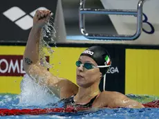 epa05663250 Federica Pellegrini of Italy celebrates after winning in the women's 200m Freestyle Final during the 13th FINA Short Course World Swimming Championships at WFCU Centre in Windsor, Ontario, Canada, 06 December 2016. EPA/PATRICK B. KRAEMER
