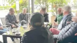 Alcuni dei truffati presenti alla riunione a Vigonovo (foto Pòrcile)