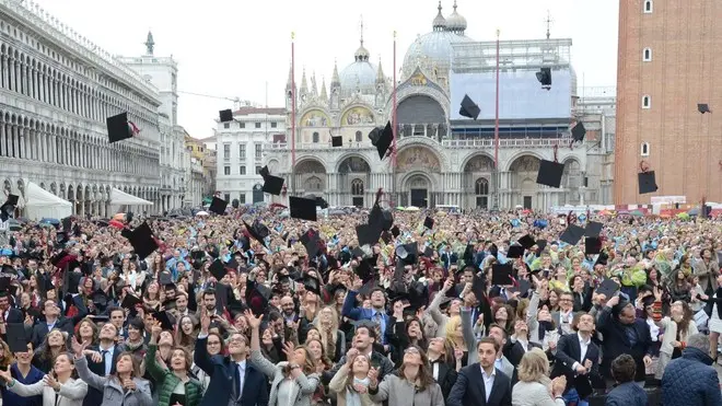 INTERPRESS GF.TAGLIAPIETRA. 20.04.2013.- LAUREE IN PIAZZA S.MARCO.