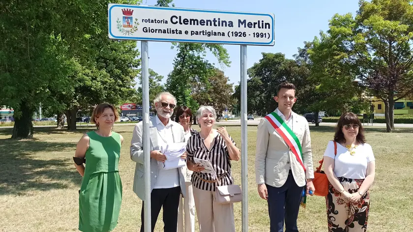 La targa dedicata a Tina Merlin