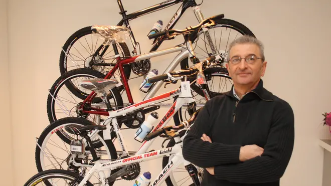 Il nuovo negozio di biciclette Bike Project aperto da poco in via Trieste a Marghera - nella foto: il titolare Volpato Sandro