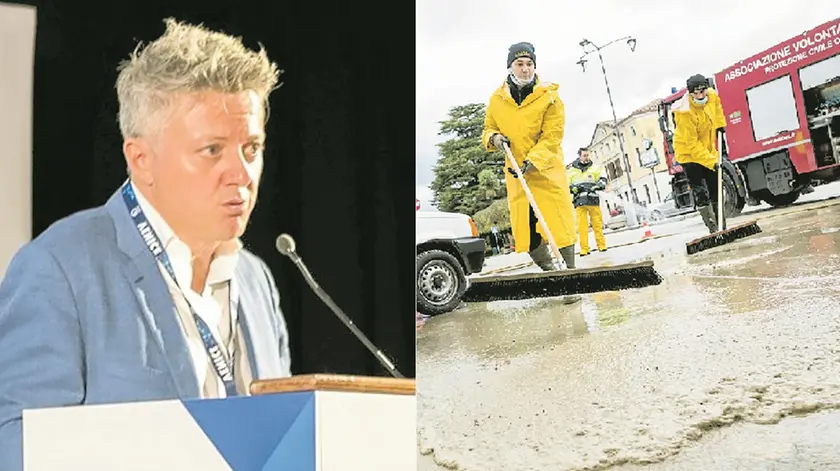 Il professor Francesco Musco e volontari al lavoro durante un'alluvione nella terraferma veneziana