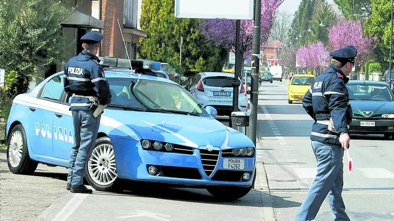 La Polizia è intervenuta per salvare un uomo dal suicidio (foto d'archivio)