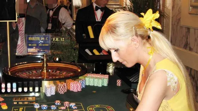 CASINO' DI VENEZIA A CA' VENDRAMIN CALERGI EUROPEAN DEALER CHAMPIONSHIP CAMPIONATO EUROPEO DEI CROUPIER..Nella foto Monika Arendarska (Polonia) - La roulette al casino'