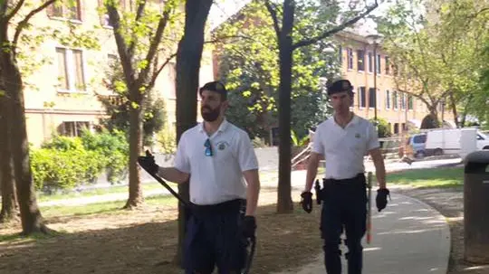 I controlli di venerdì in via Piave (foto pubblicate dal comandante Agostini su Facebook)