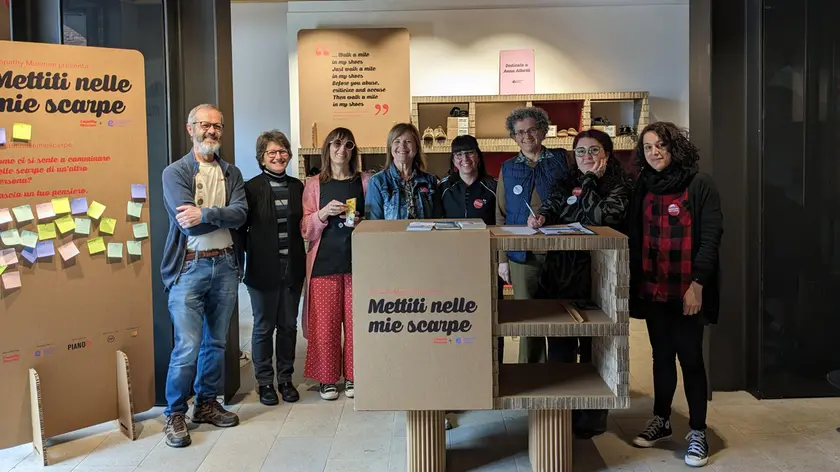 I volontari del progetto “Mettiti nelle mie scarpe”, che è stato realizzato a Mestre, all’M9 district
