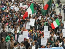 GIORNALISTA: Morsego.AGENZIA FOTO: Candussi.LUOGO: Mestre.DESCRIZIONE: Corteo contro la discriminazione organizzato dalla comunità Bengalese di Venezia per le strade del centro