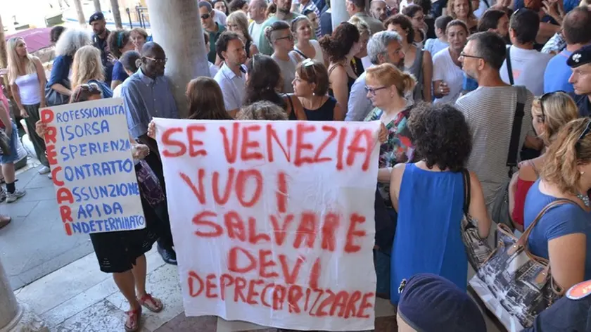 Interpress/Mazzega Venezia, 29.07.2016.- Consiglio Comunale, Cà Farsetti presidiata dalle forze dell'Ordine per la protesta dei Comunali e BLM.-