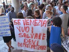 Interpress/Mazzega Venezia, 29.07.2016.- Consiglio Comunale, Cà Farsetti presidiata dalle forze dell'Ordine per la protesta dei Comunali e BLM.-