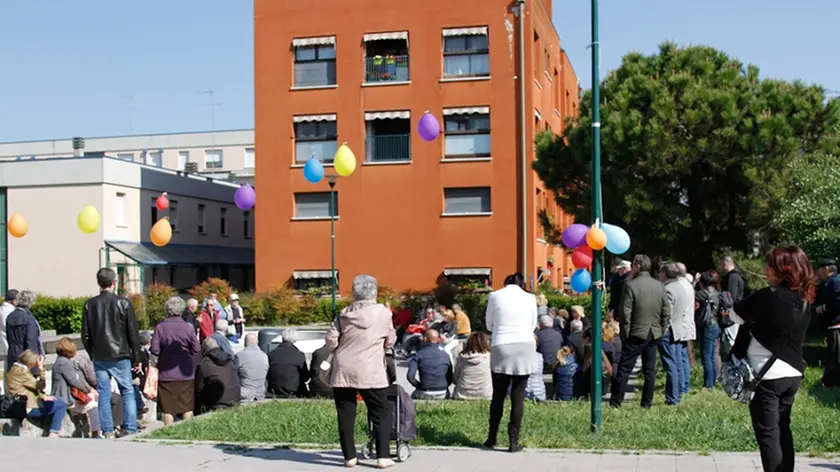 Agenzia Candussi, giornalista Bianchi. Assemblea di vicinato in quartiere Pertini Mestre