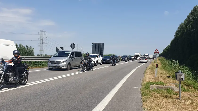 Code chilometriche lungo la Romea a causa dell'incidente (foto Agenzia Pòrcile)