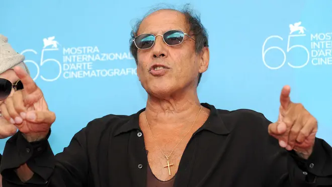 Adriano Celentano in una foto d'archivio. "Siamo di fronte ad interventi di chiara natura censoria, mossi da una forza politica che sta cercando di comprimere gli spazi di informazione e la libertà di espressione perché si trova in manifesta difficoltà nei confronti dell'elettorato": lo dice Santoro tornando sulle polemiche scatenate dall'intervento ieri sera in trasmissione di Adriano Celentano che ha dichiarato di votare per Giuliano Pisapia. ANSA / CLAUDIO ONORATI