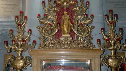 Venezia, 11.05.2006.-Chiesa di San Geremia,le spoglie(Reliquie)di S.Lucia nella teca dell'altare laterale - - Interpress/Iannuzzi