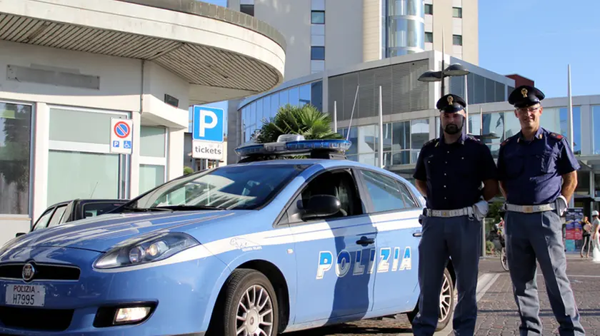 DE POLO - DINO TOMMASELLA - JESOLO - PATTUGLIA DELLA POLIZIA PRESIDIA PIAZZA DRAGO