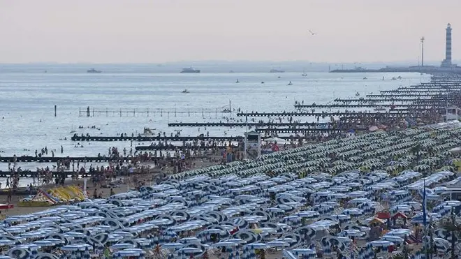 DE POLO - DINO TOMMASELLA- JESOLO LIDO - VEDUTE DELLA GENTE IN SPIAGGIA DA TERRA E DALL'ALTO