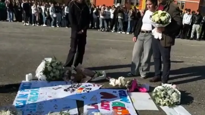 Il ricordo dei compagni nella scuola frequentata da Eleonora Chinello