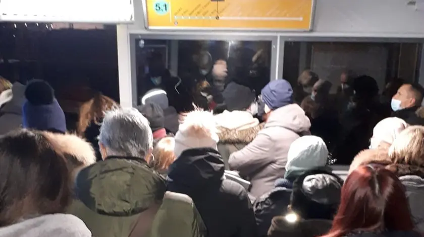 Coda mercoledì sera all'imbarcadero