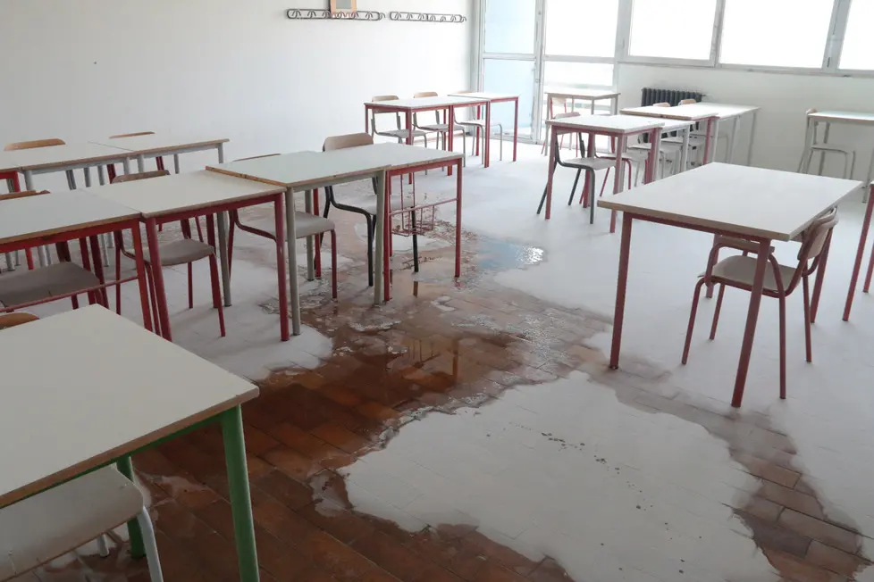 Foto Agenzia Candussi/Baschieri/ Via Asseggiano, Mestre/ Atti di vandalismo nella scuola Edison-Volta